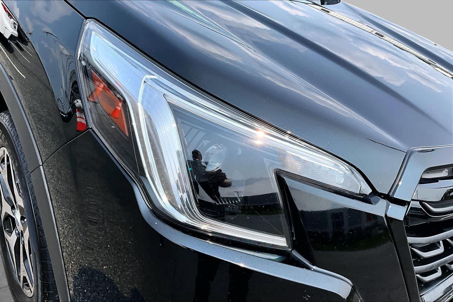 Used 2023 Crystal Black Silica Subaru Premium image 28