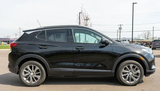 Used 2023 Black Buick Essence image 5