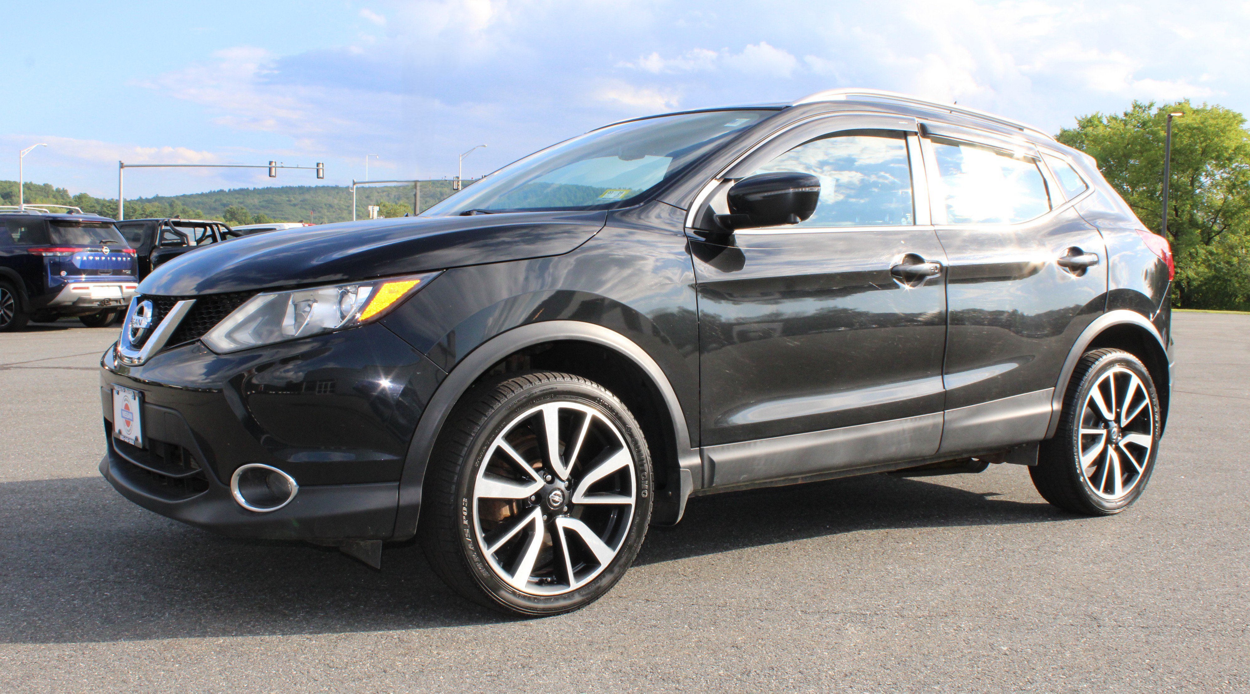 Used 2017 Magnetic Black Nissan SL image 13