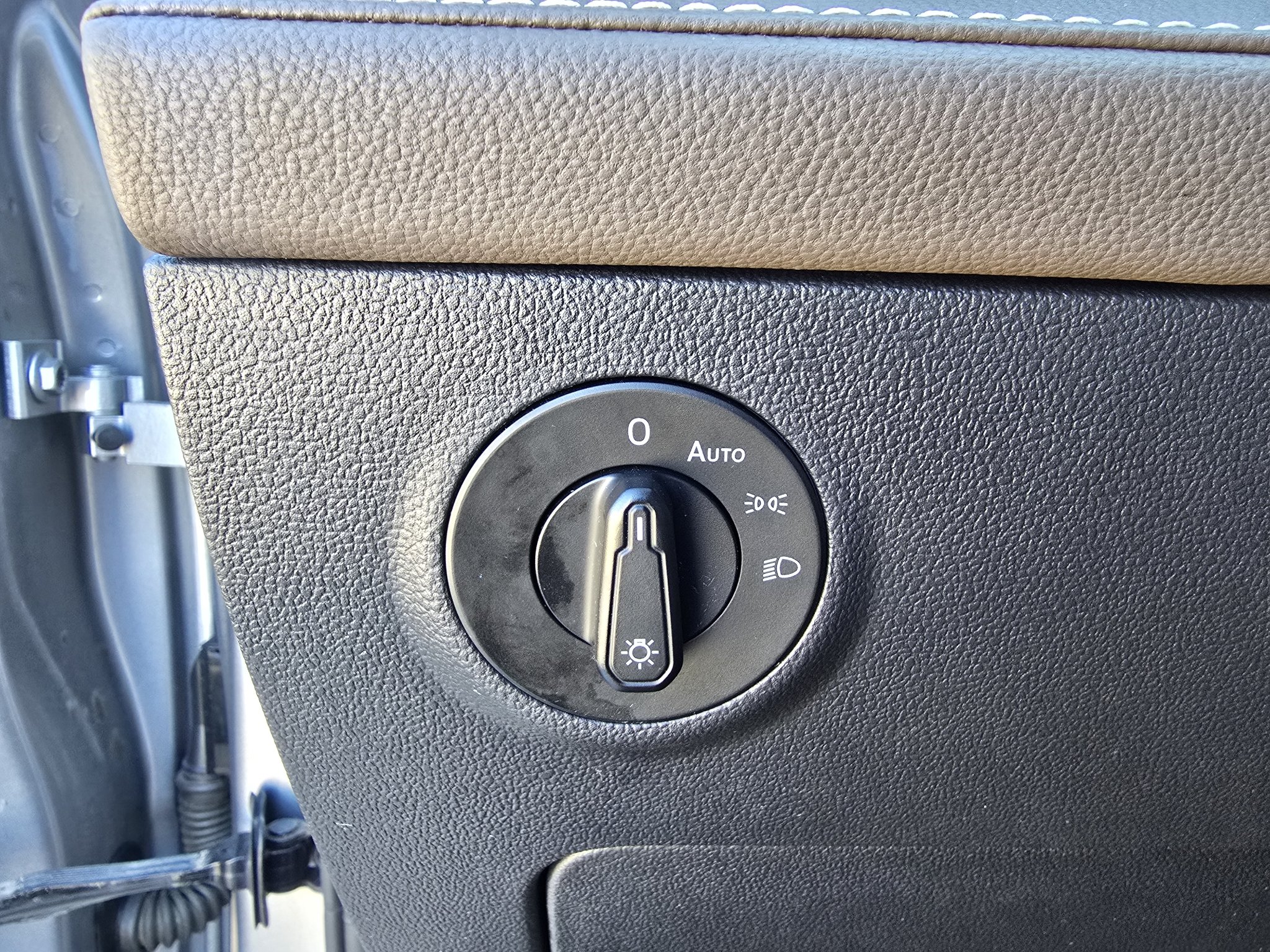 Used 2023 Pyrite Silver Metallic Volkswagen SEL image 19