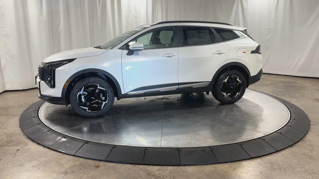 New 2026 Snow White Pearl Kia EX image 8