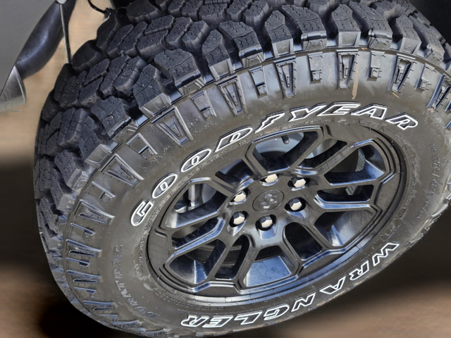 New 2026 Diamond Black Crystal Pearl-Coat Exterior Paint RAM Rebel image 23