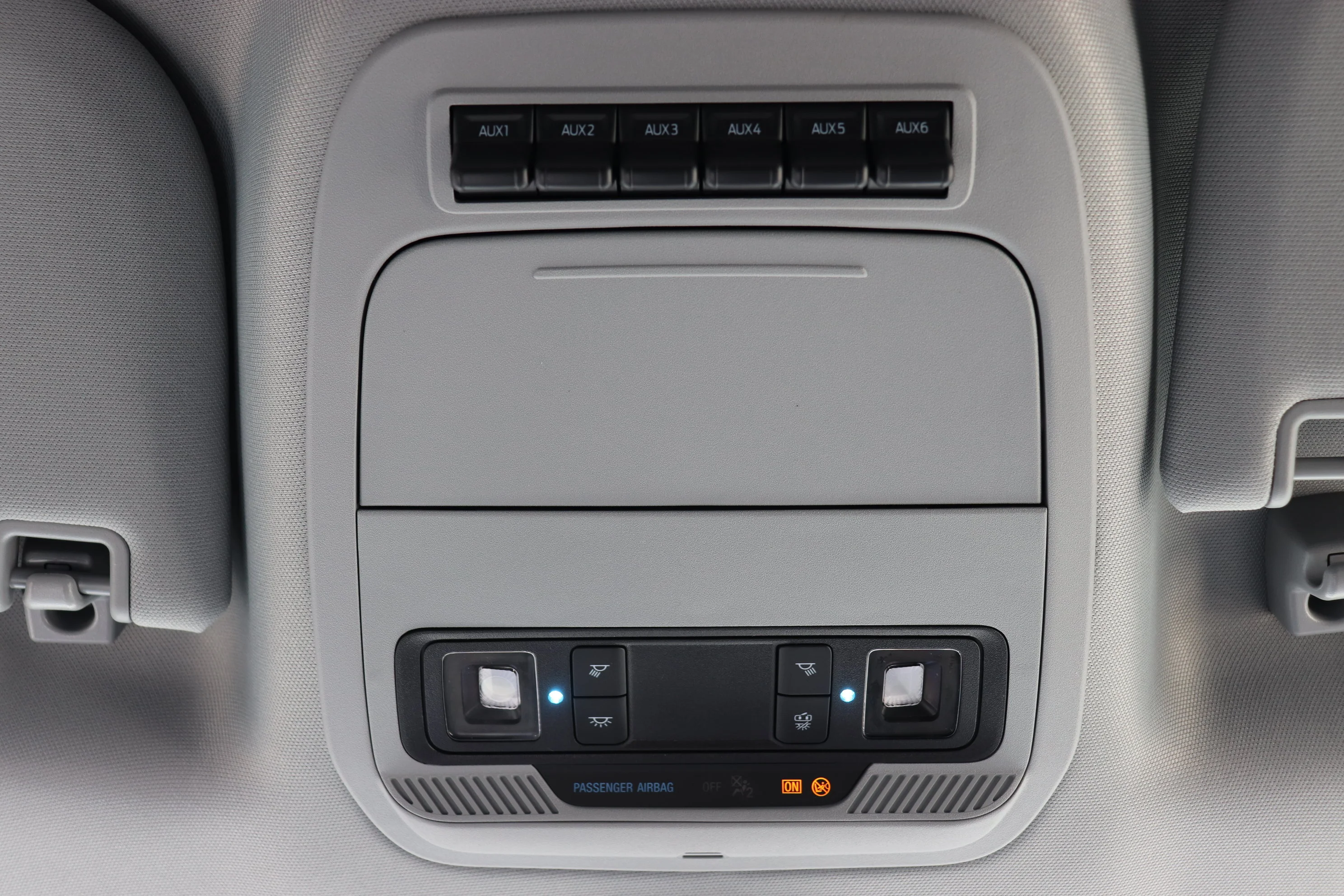 New 2026 OXFORD WHITE Ford XLT image 16