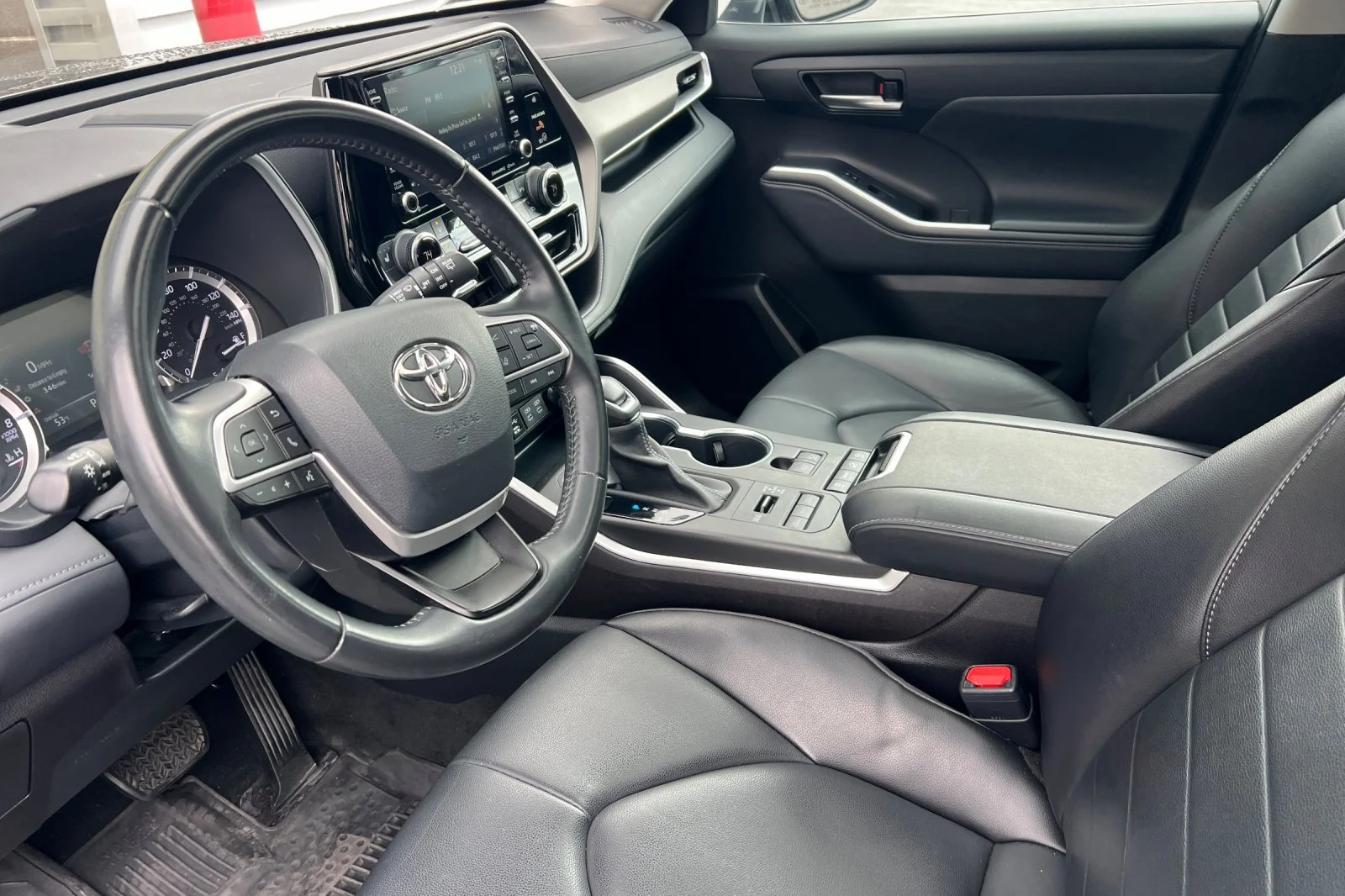 Certified Used 2022 Magnetic Gray Metallic Toyota XLE image 9