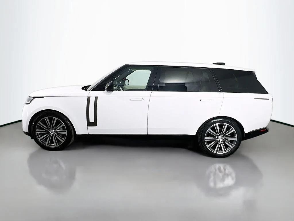 Used 2023 Fuji White Land Rover SE image 8