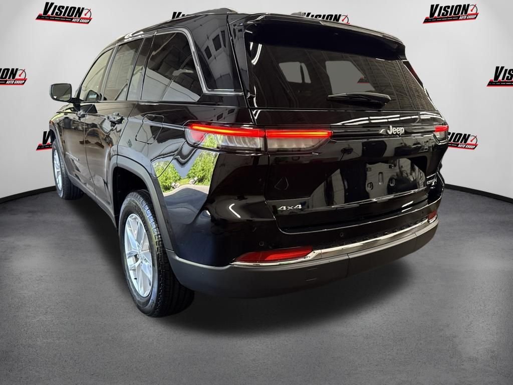 Used 2023 Black Jeep Laredo image 7