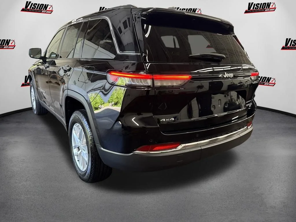 Used 2023 Black Jeep Laredo image 7