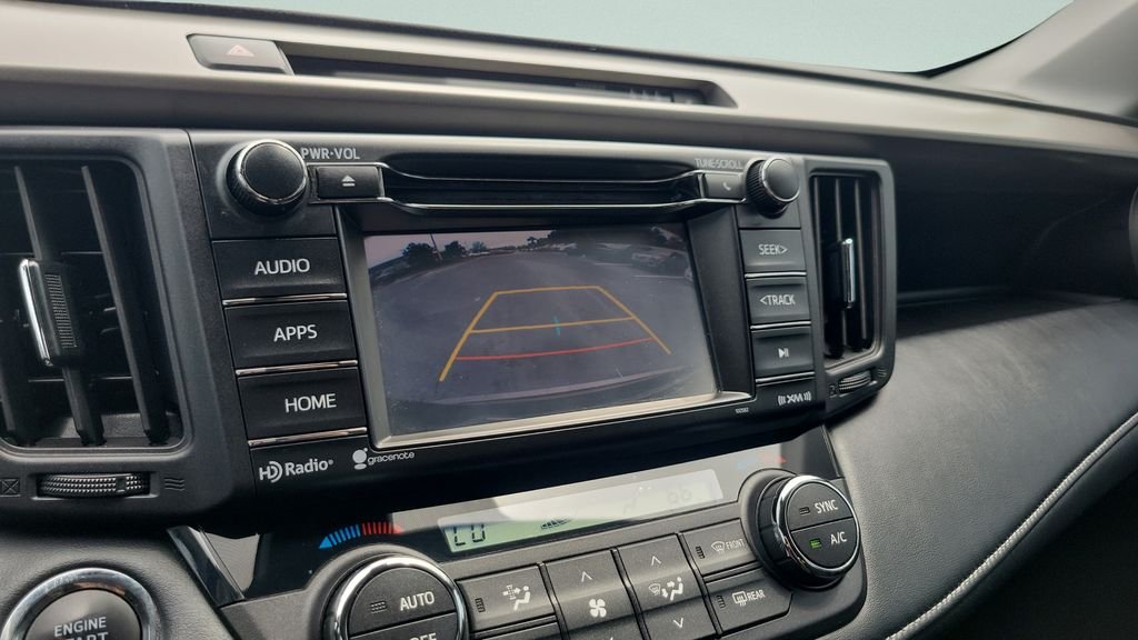 2018 Toyota RAV4 XLE - Photo 18