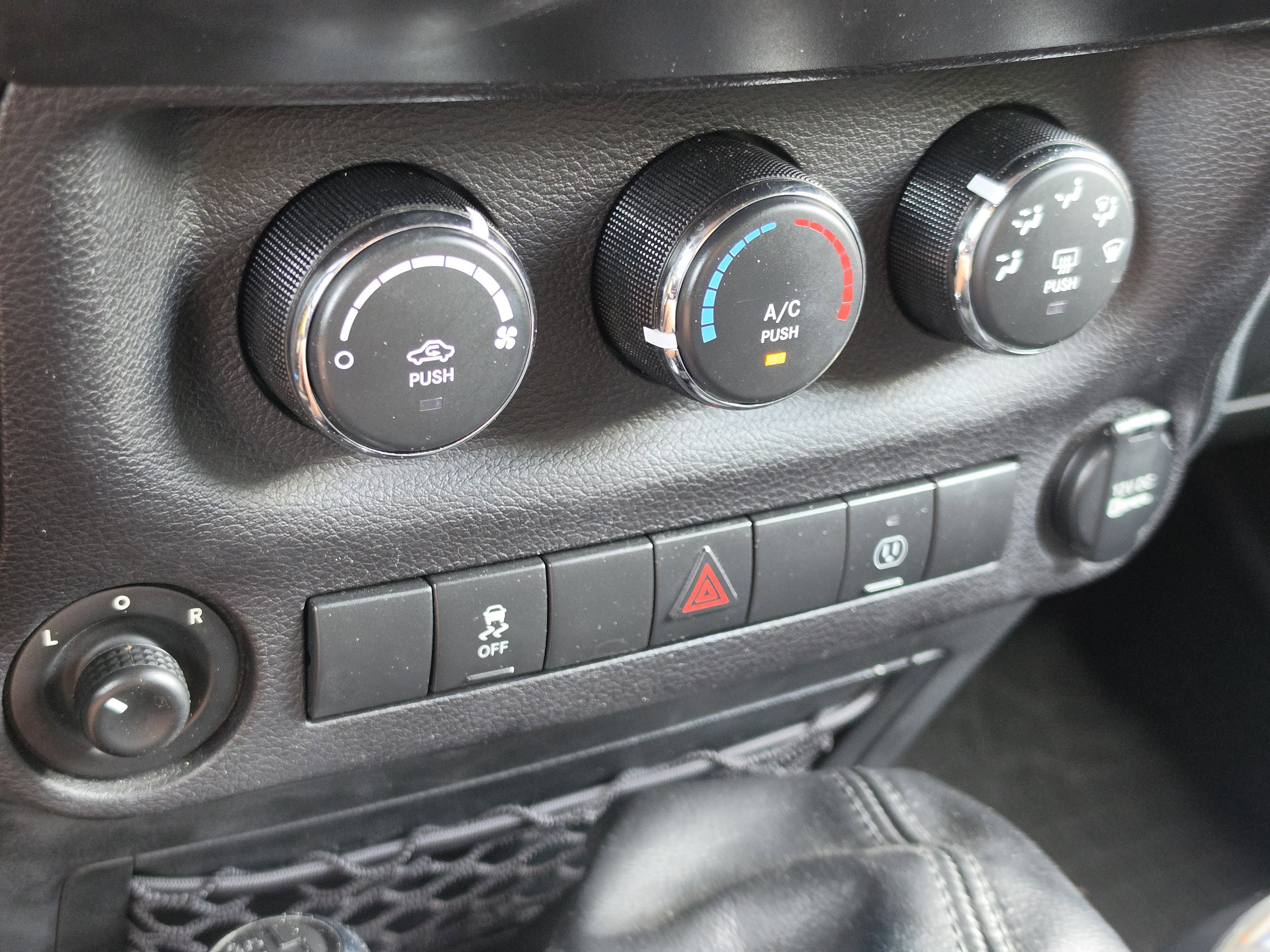 Used 2017 Chief Clearcoat Jeep Rubicon image 22