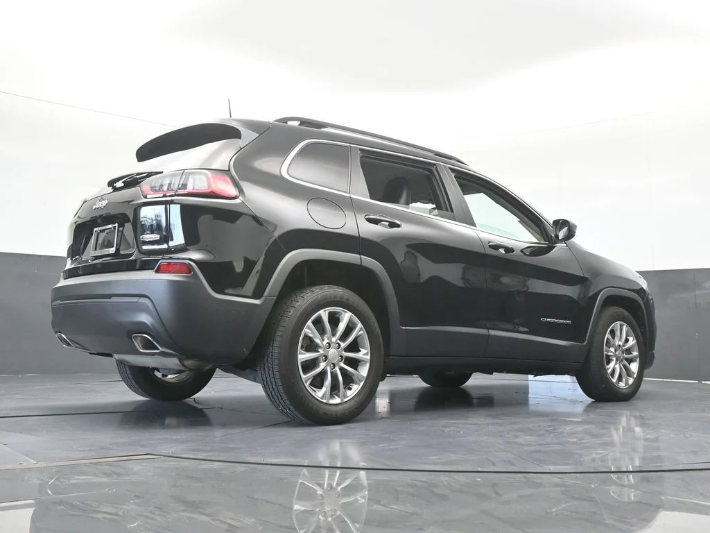 Used 2022 Diamond Black Crystal Pearlcoat Jeep Latitude Lux image 56