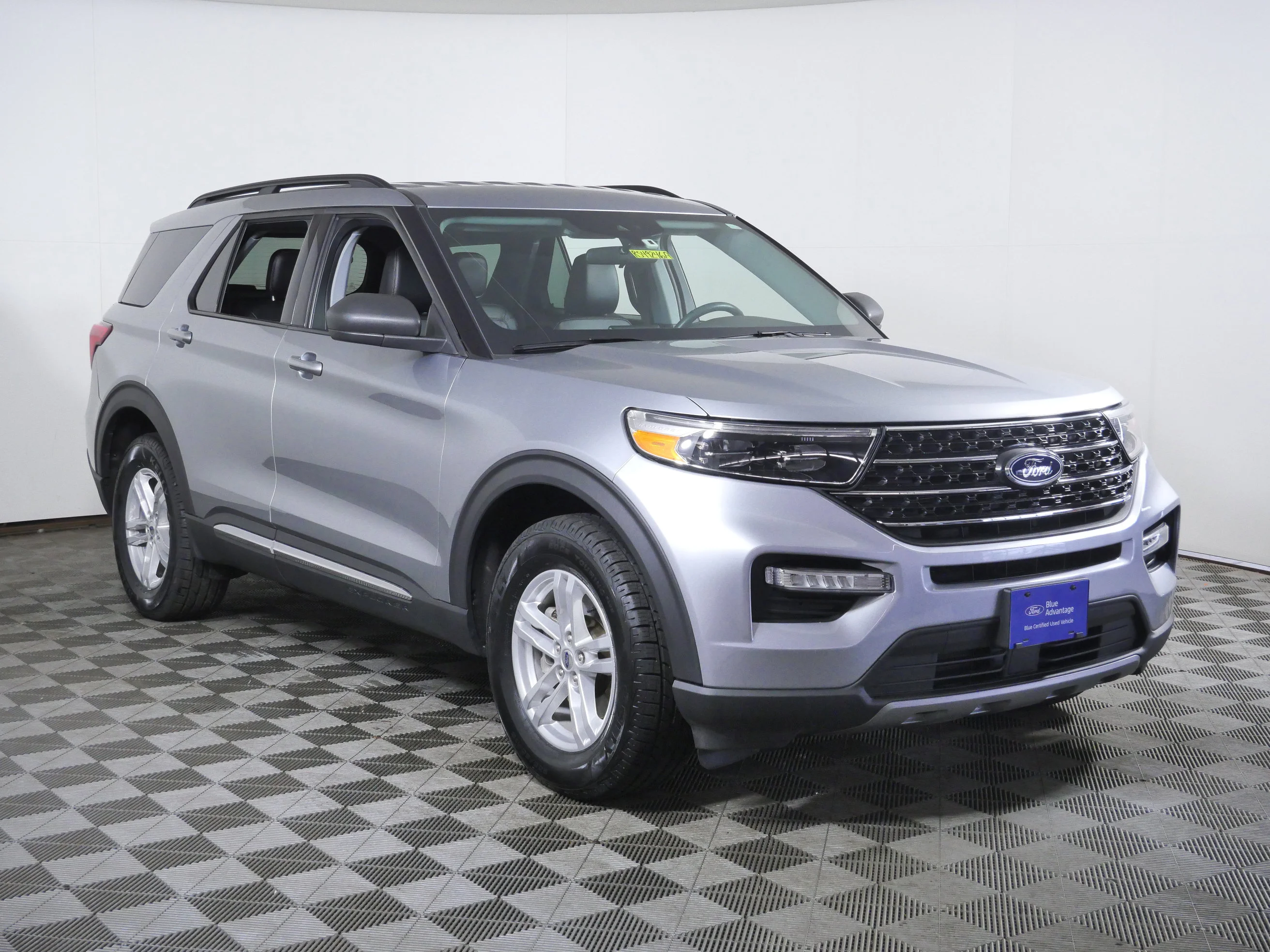 Used 2024 Iconic Silver Metallic Ford XLT image 1