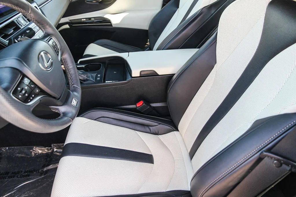 Used 2024 Gray Lexus 300h F SPORT Handling image 19