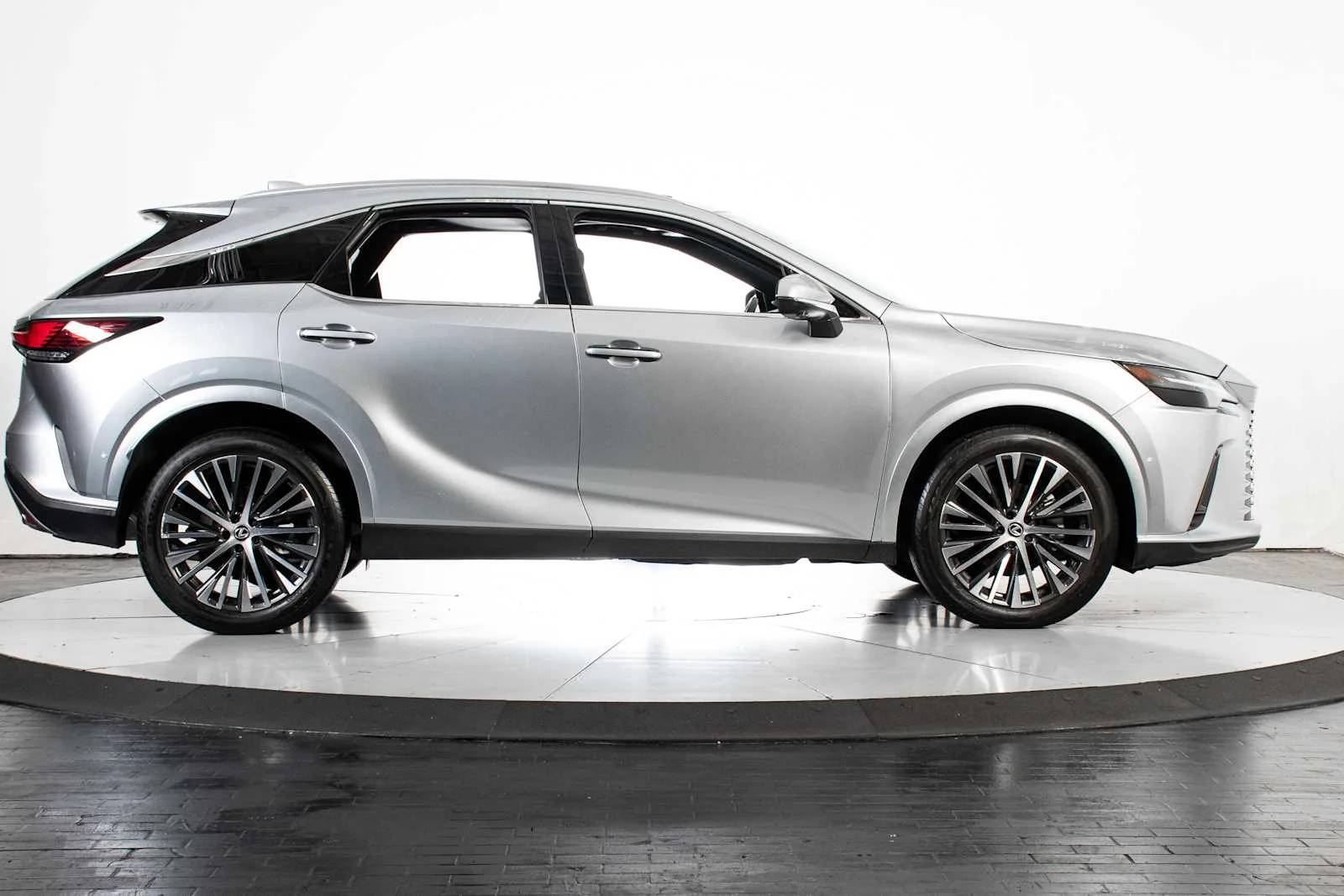 Certified Used 2024 Iridium Lexus Premium Plus image 8
