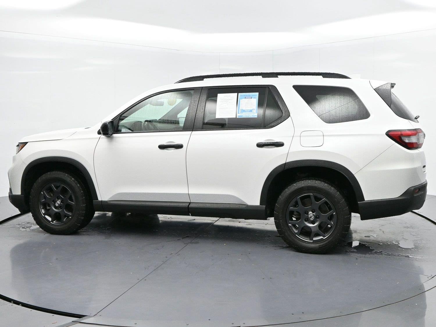 Used 2024 Platinum White Pearl Honda TrailSport image 4