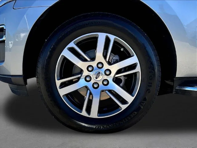 Used 2023 Silver Ford Limited image 37