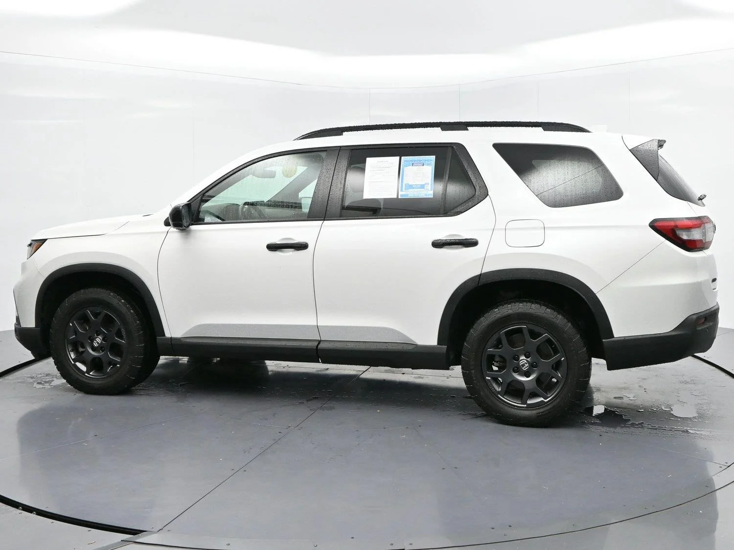 Used 2024 Platinum White Pearl Honda TrailSport image 4