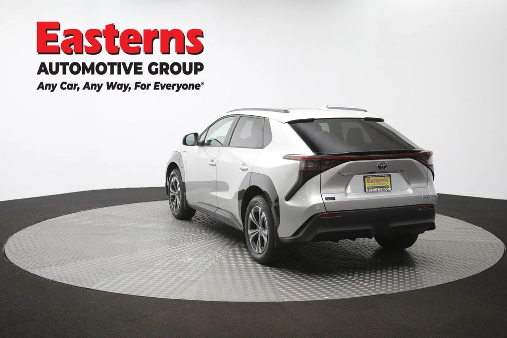 Used 2023 Silver Toyota XLE image 65