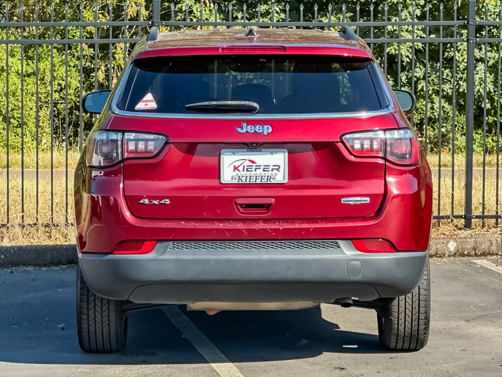 Used 2022 Red Jeep Latitude Lux image 5