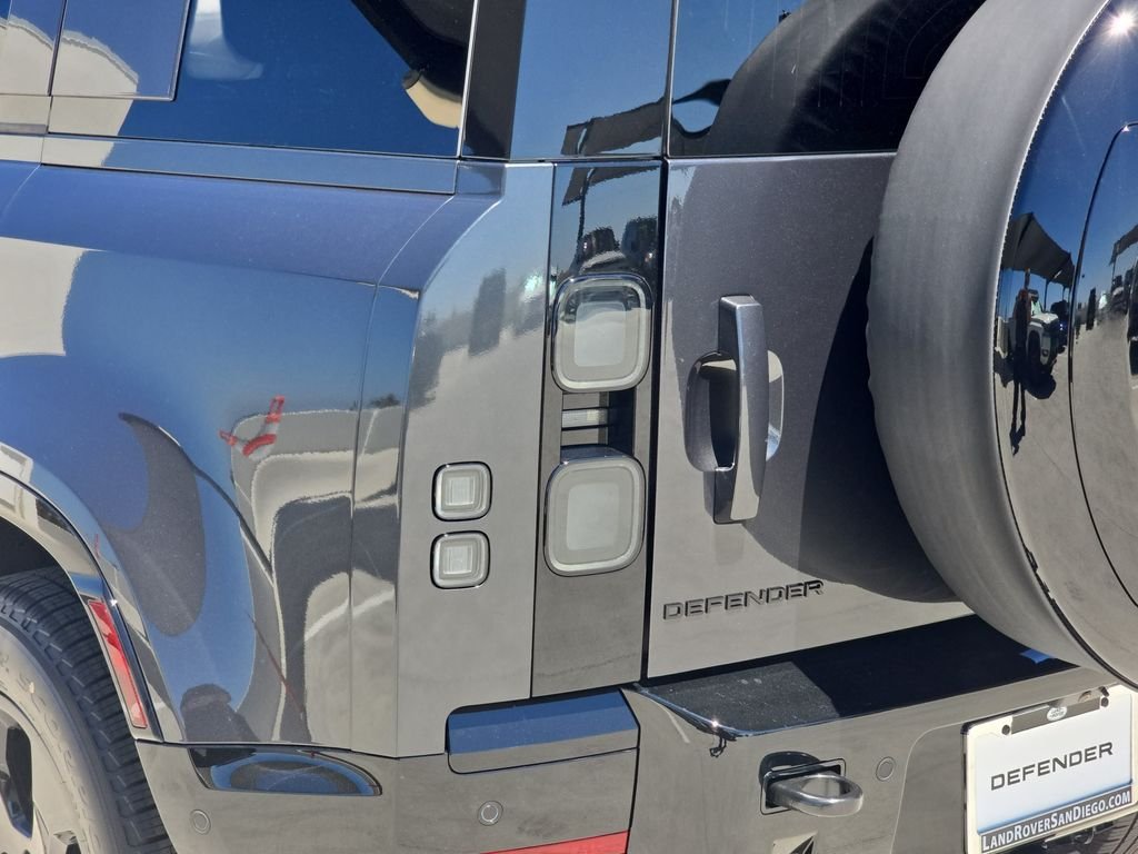 New 2026 Carpathian Grey Land Rover X-Dynamic SE image 35