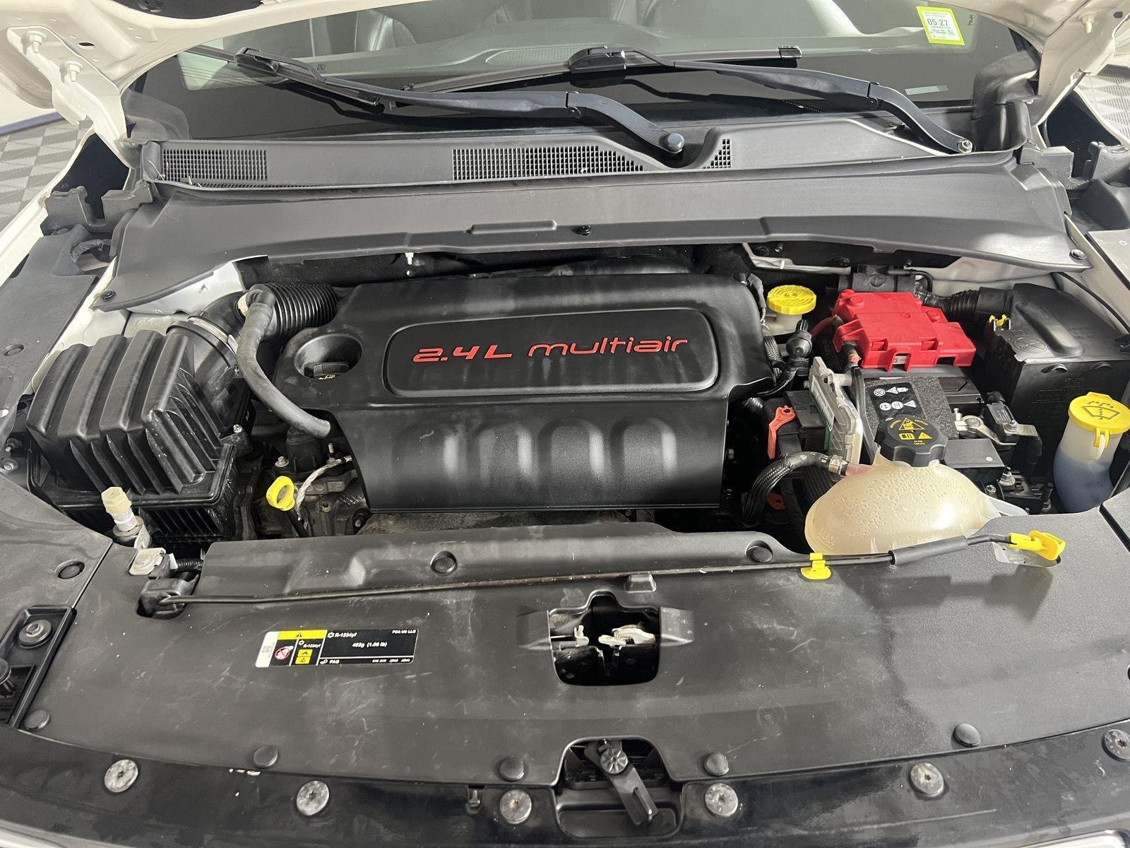 Used 2020 White Clearcoat Jeep Latitude image 25