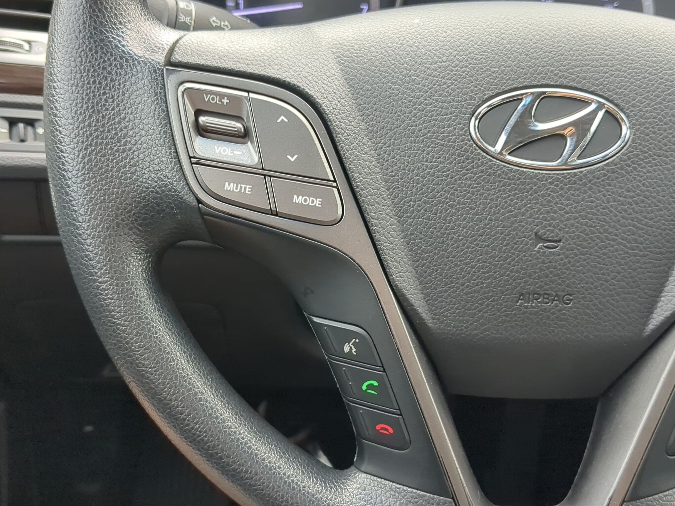2018 Hyundai Santa Fe SE - Photo 18