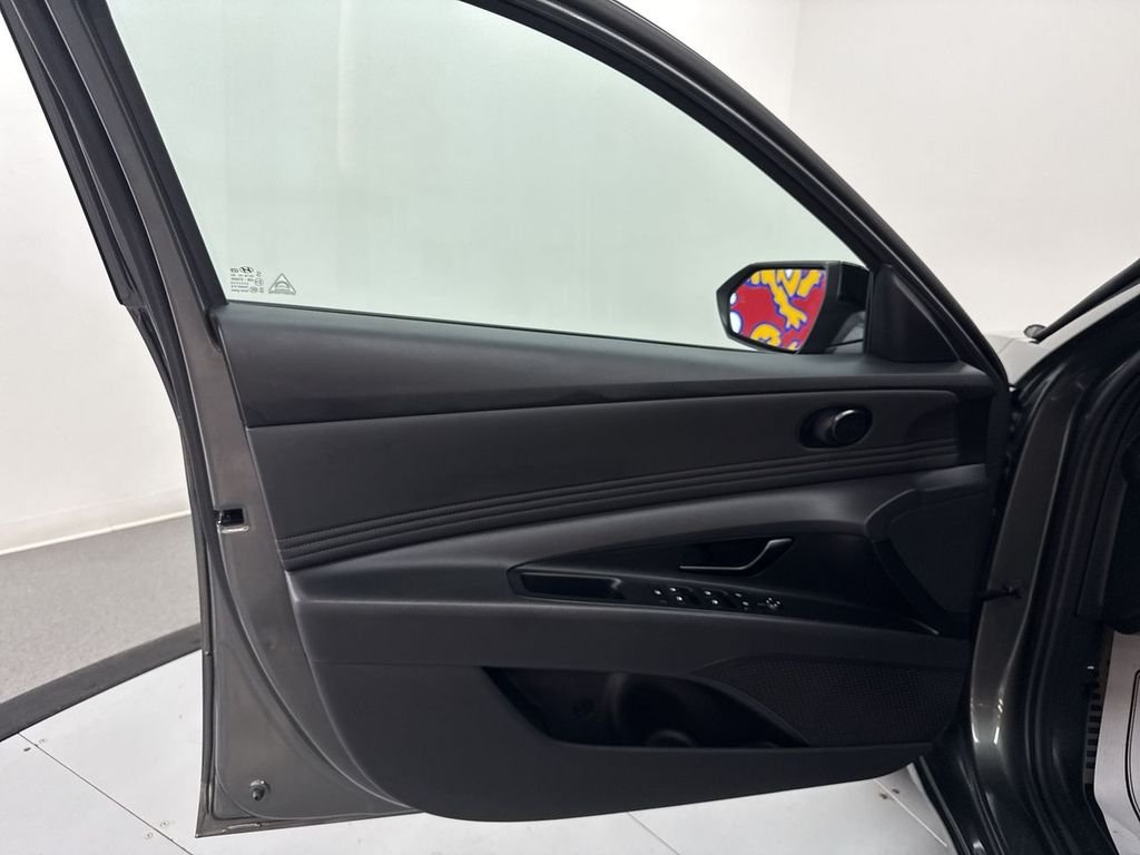 Used 2025 Gray Hyundai SEL Sport image 13