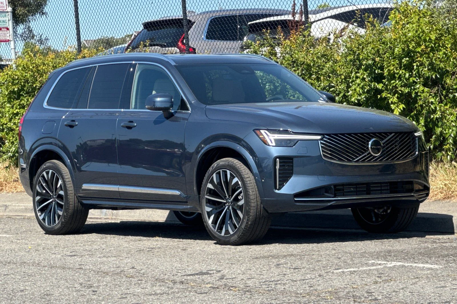 New 2026 Denim Blue Volvo T8 Plus 7-Seater image 9