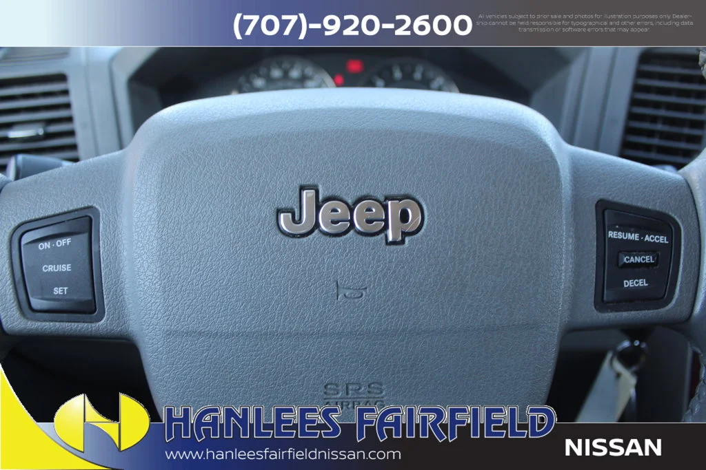 Used 2005 White Jeep Limited image 30