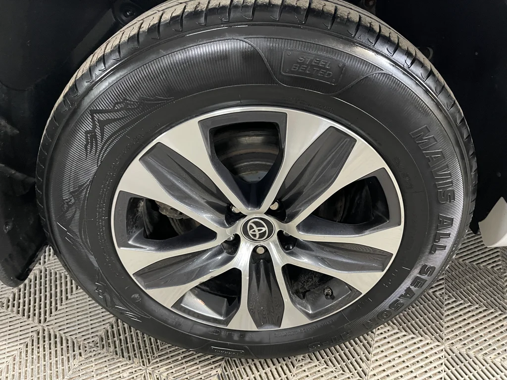 Used 2022 Beige Toyota XLE image 14