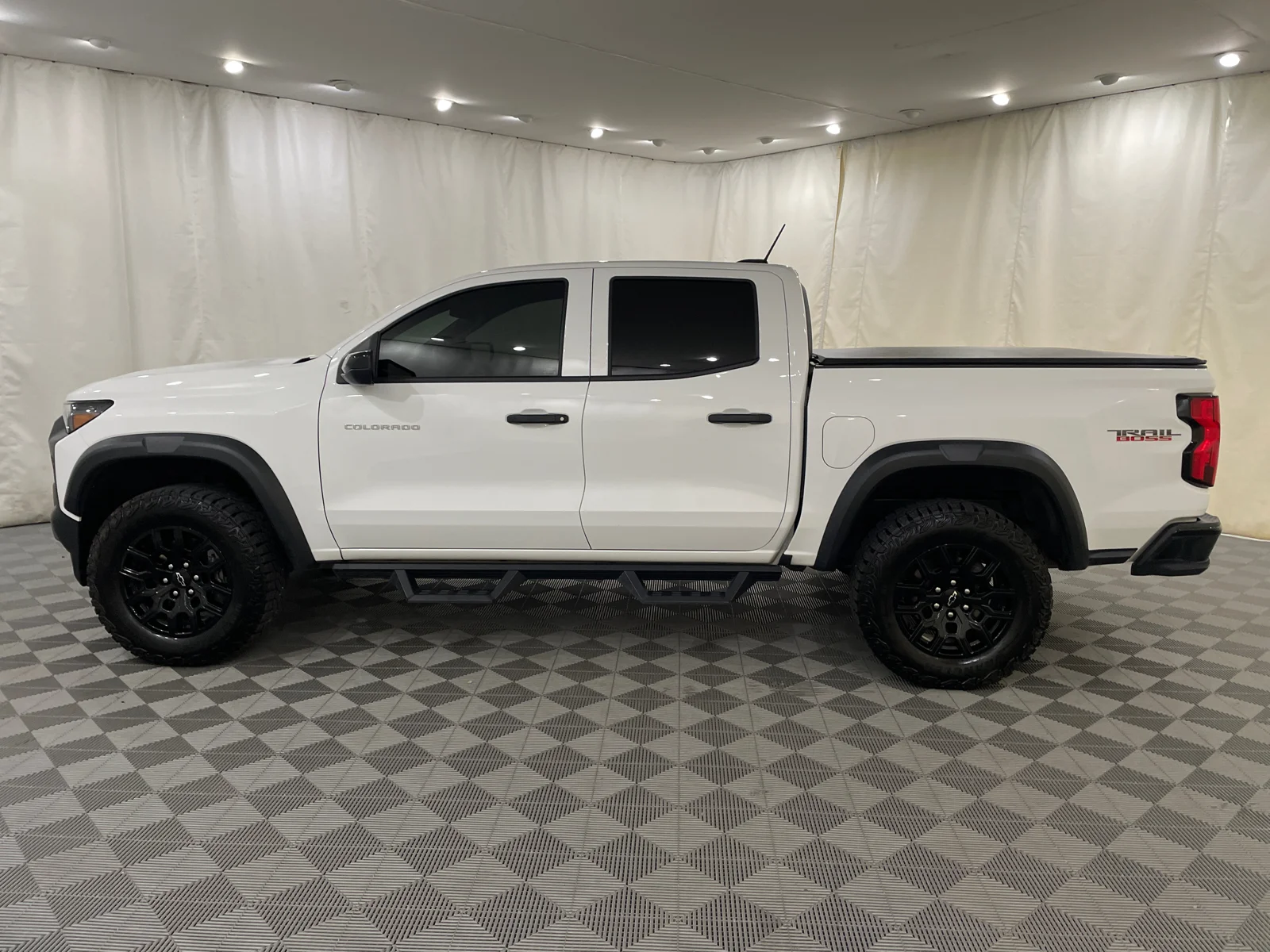 Used 2026 Summit White Chevrolet 4WD Trail Boss image 9