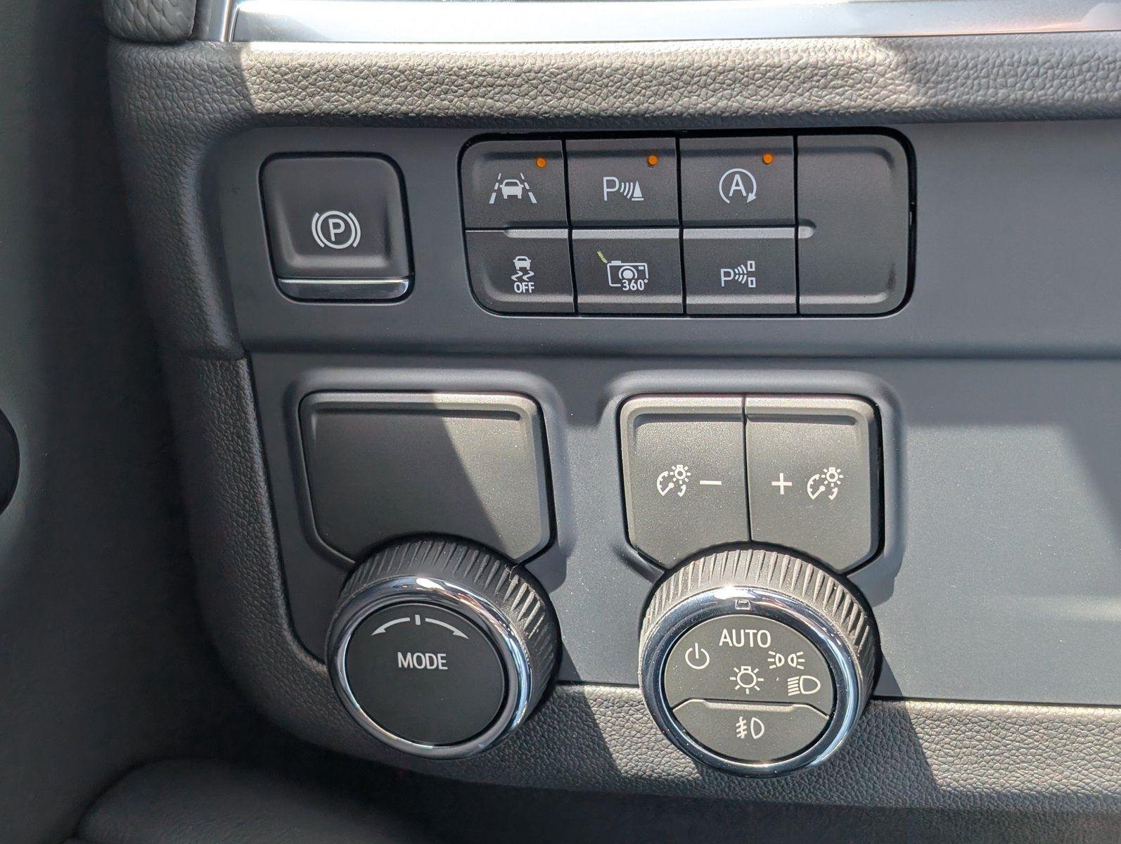 2026 Chevrolet Suburban RST - Photo 32