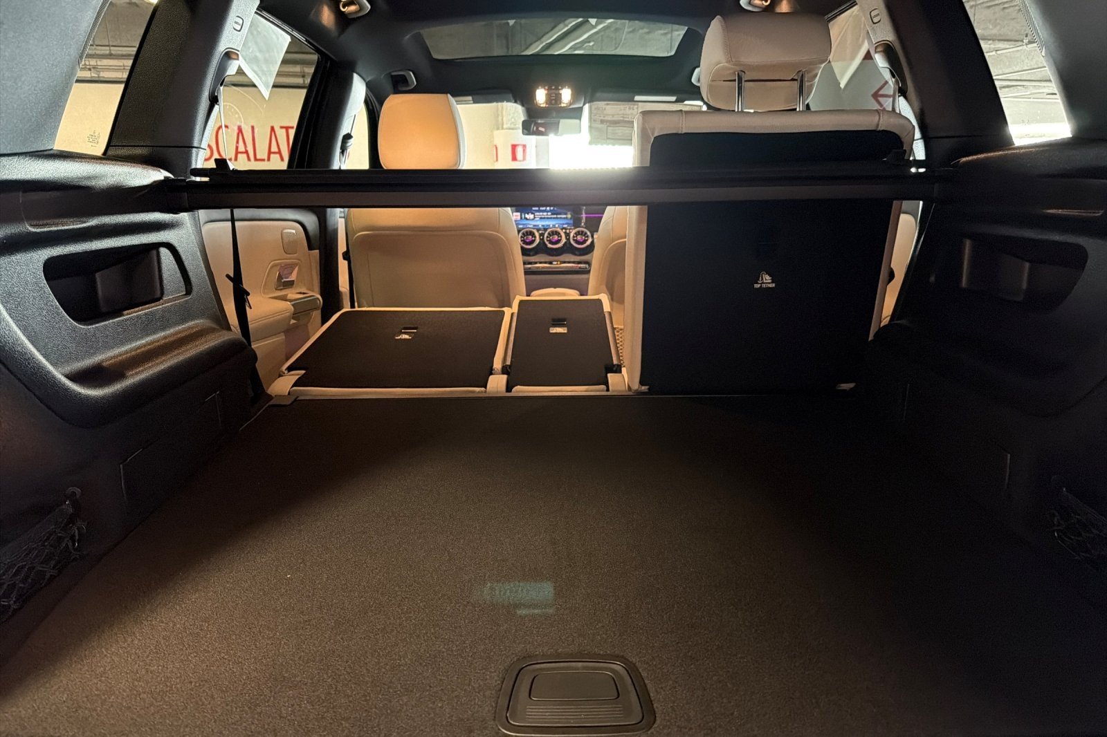 New 2026 Polar White Mercedes-Benz GLB 250 SUV image 14