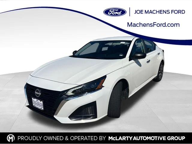 Used 2025 White Nissan 2.5 SV image 1