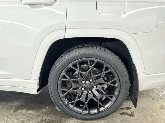 Used 2024 White Jeep Summit image 10