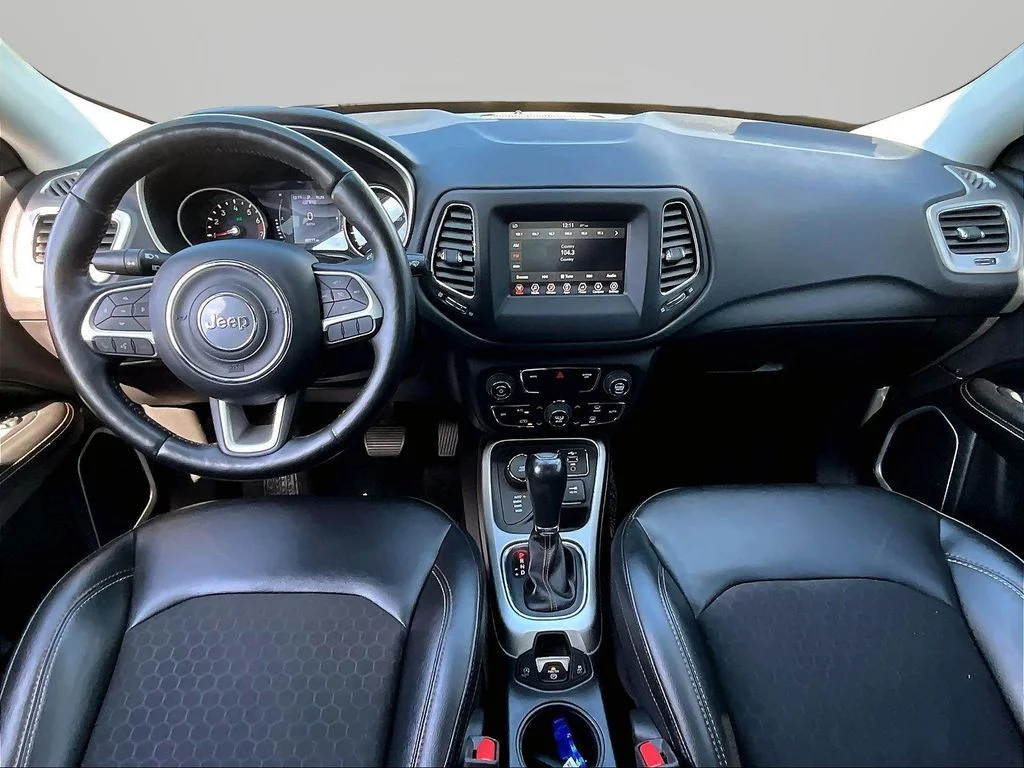 Used 2019 Crystal Metallic Jeep Latitude image 7