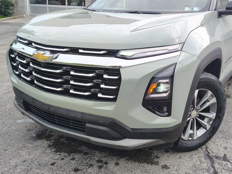 Used 2025 Green Chevrolet LT image 2
