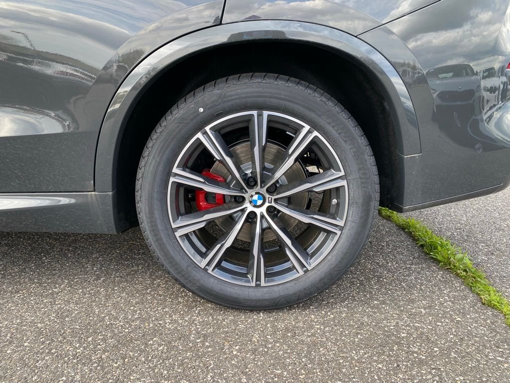 New 2026 Dravit Grey Metallic BMW xDrive40i image 5