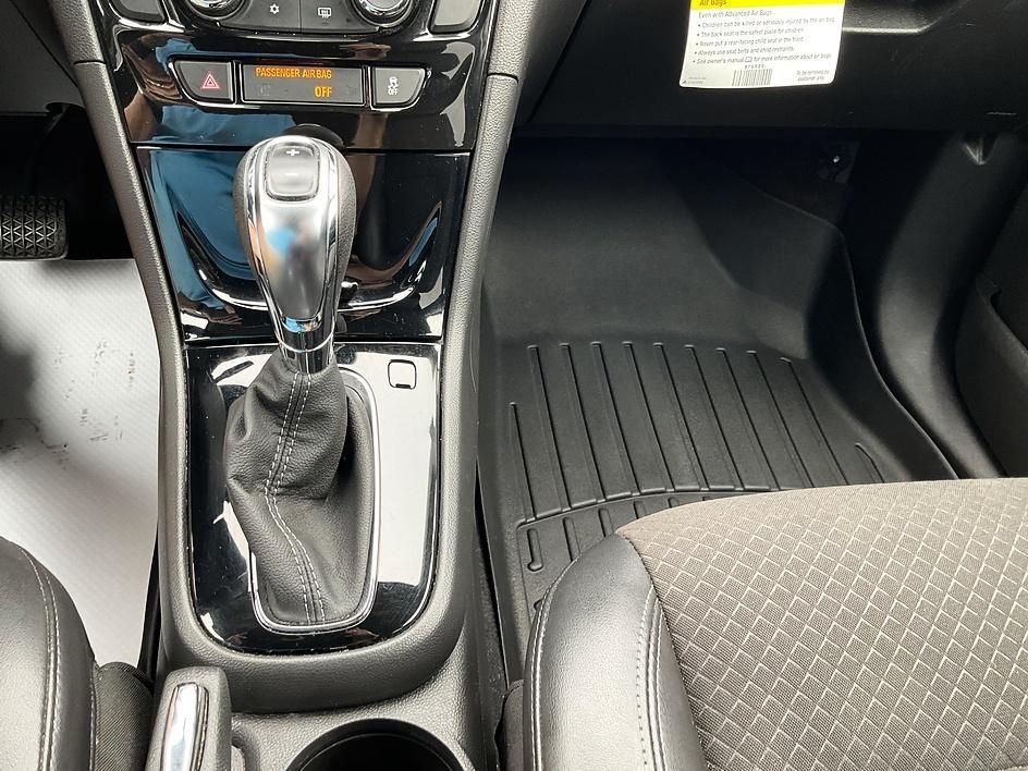Used 2018 White Buick Preferred image 22