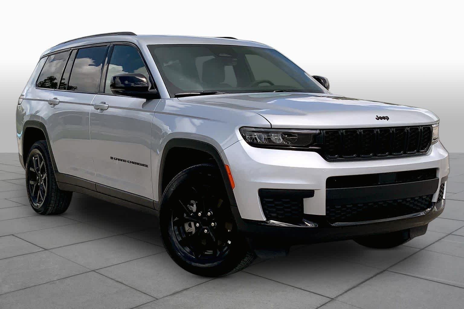Used 2025 Silver Zynith Jeep Altitude X image 3