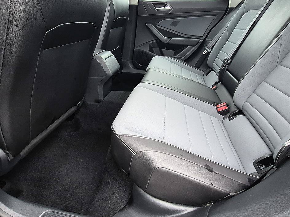 Used 2025 Gray Volkswagen SE image 28