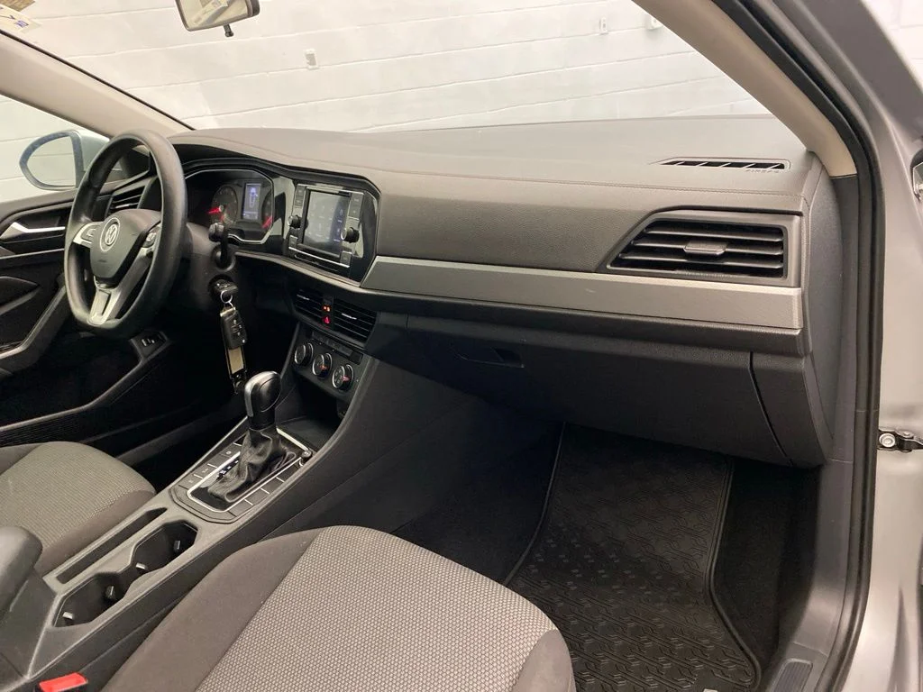 Used 2020 Silver Volkswagen 1.4T S image 25