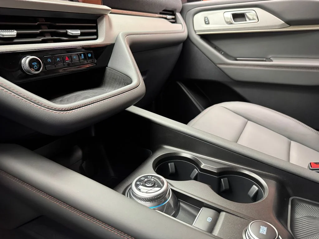 2026 Ford Explorer Active - Photo 18