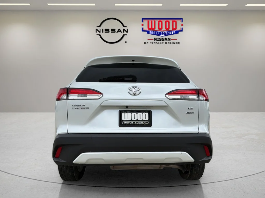 Used 2024 Pearl Toyota LE image 3