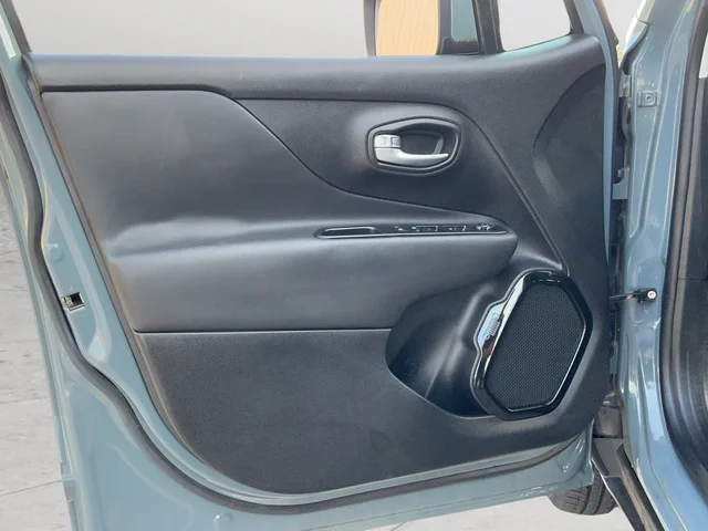 Used 2017 Gray Jeep Latitude image 19