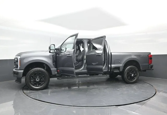 New 2027 Carbonized Gray Metallic Ford F-250® Lariat® image 32