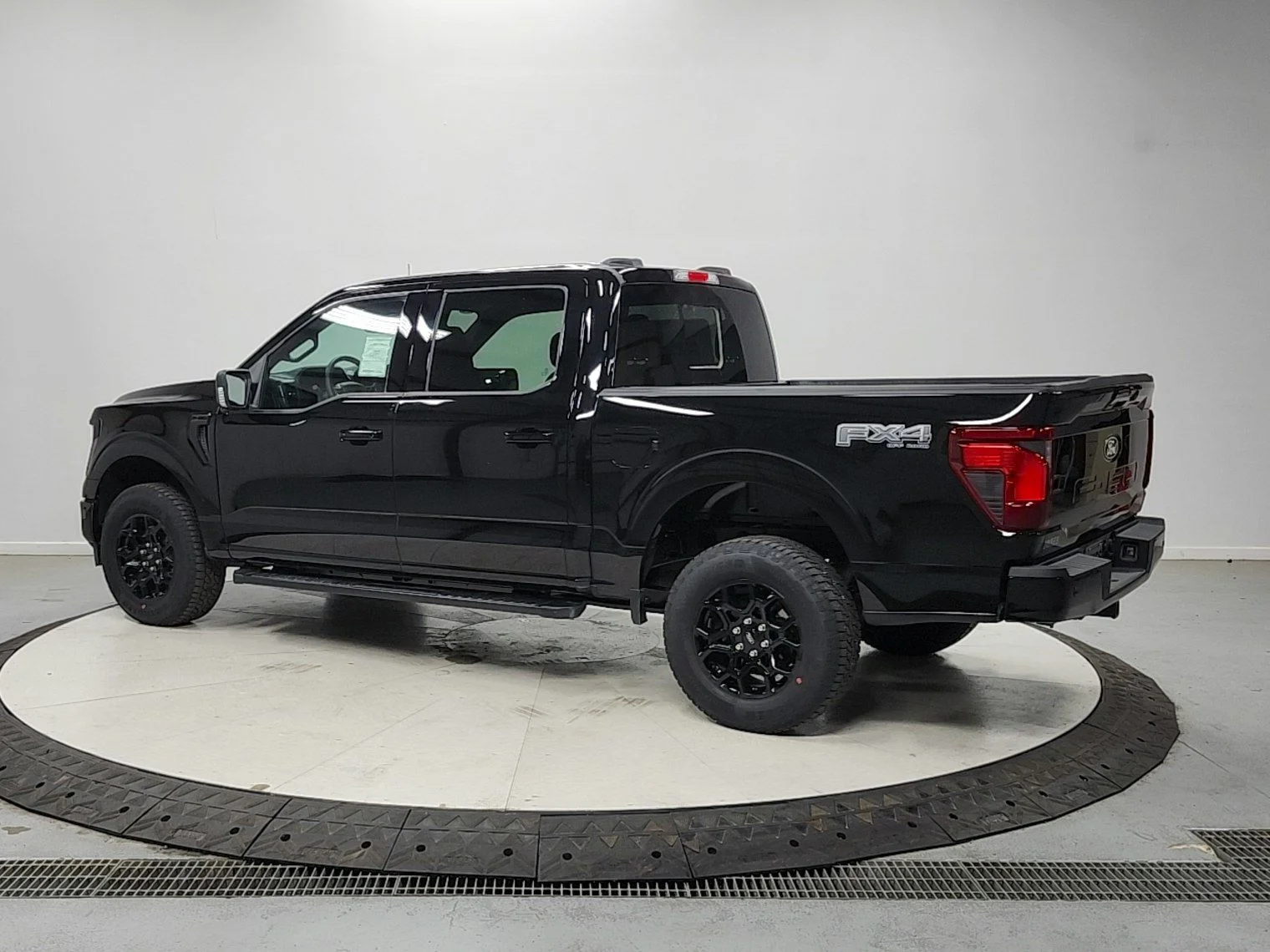 New 2026 Agate Black Metallic Ford XLT image 5