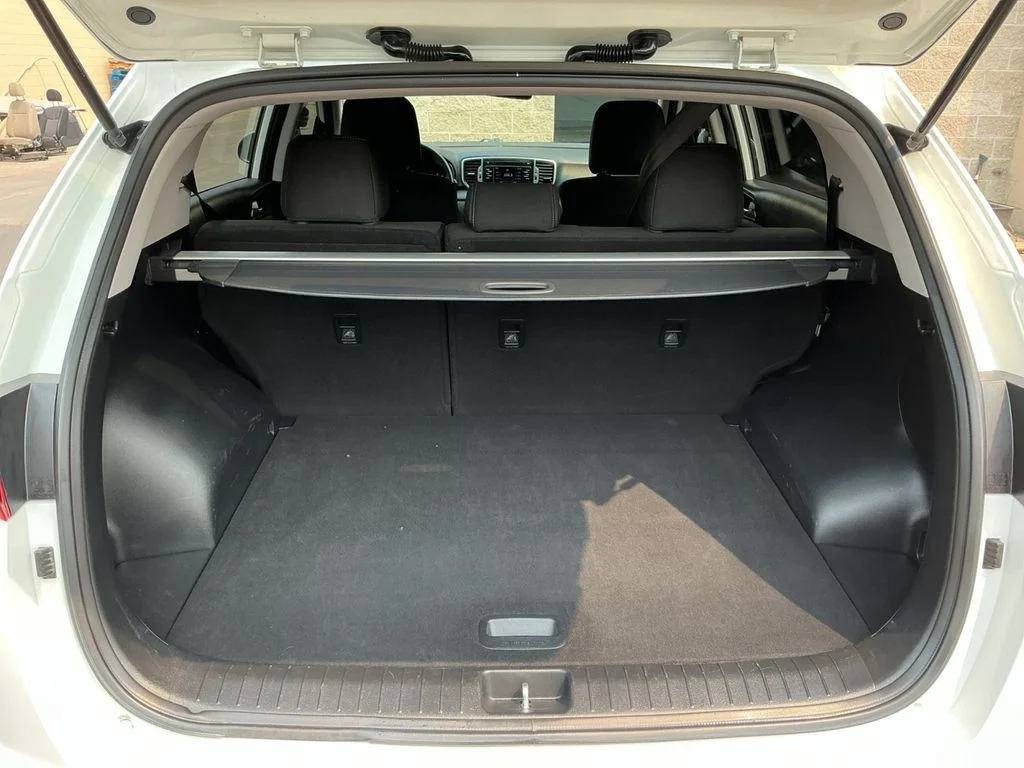 Used 2018 White Kia LX image 22