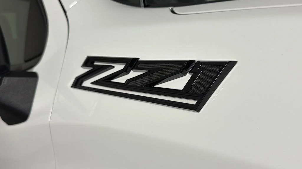 Used 2025 Summit White Chevrolet RST image 40