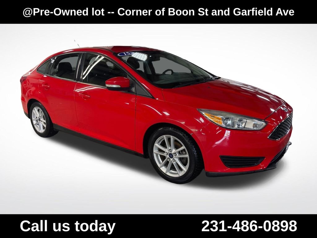 Used 2015 Red Ford SE image 7