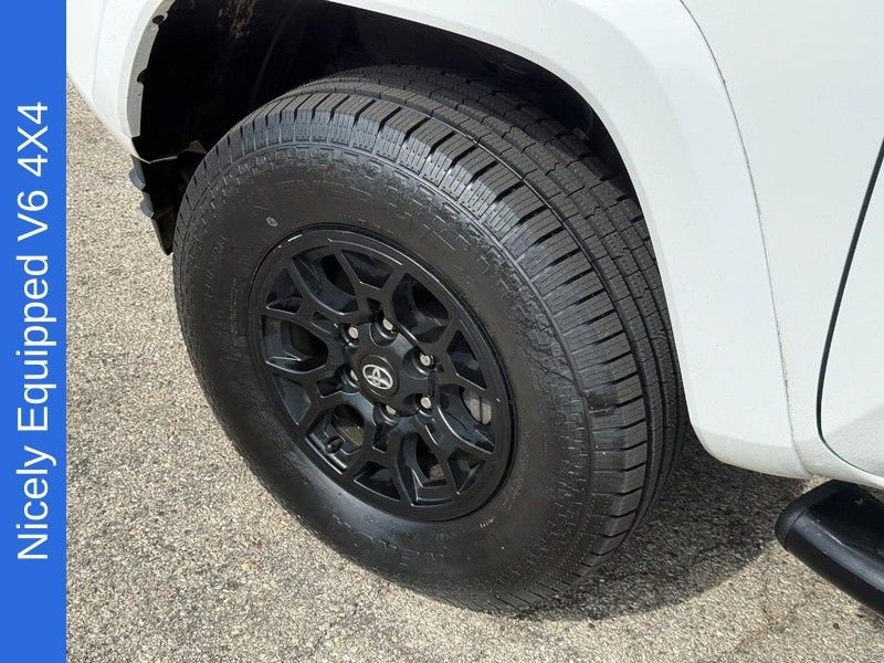 Used 2022 White Toyota SR5 image 10